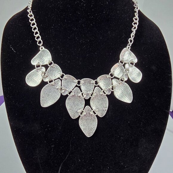 Dragon scale Silver Tone Necklace Fine Aluminum Statement Necklace - Picture 4 of 6